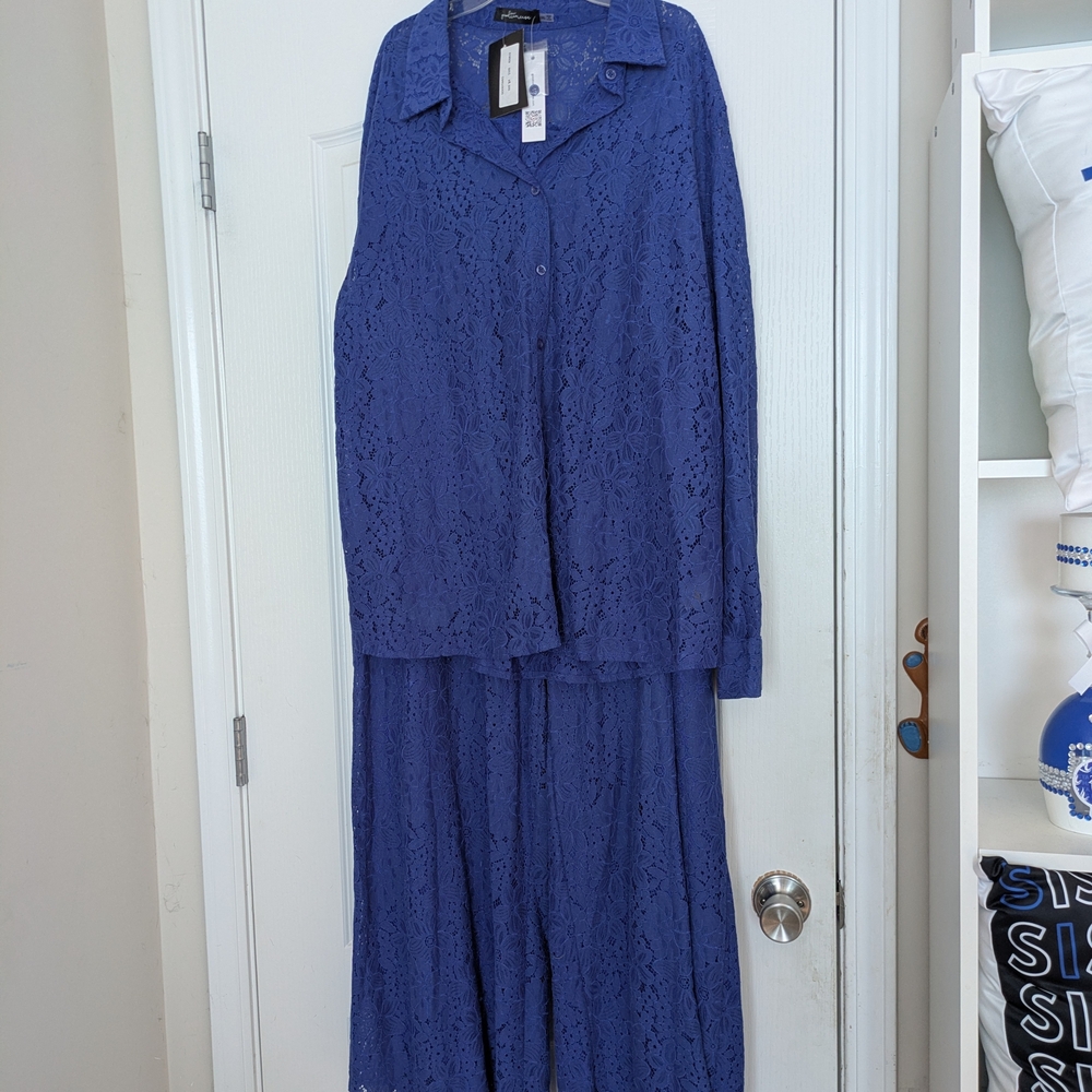 Elegant Blue Lace Women's Set